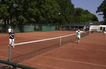 Platz 5 - 4 - 3 mit Blick auf das Clubheim